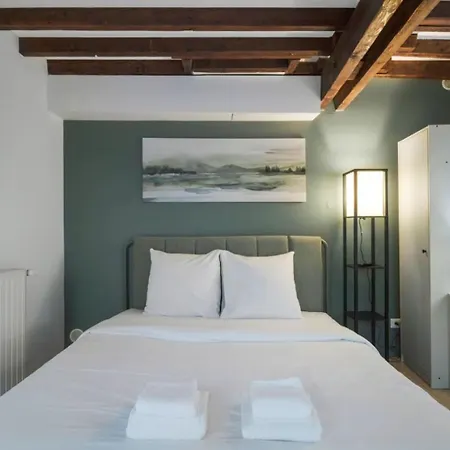 Superb Duplex Located On Rue Mouffetard * פריז
