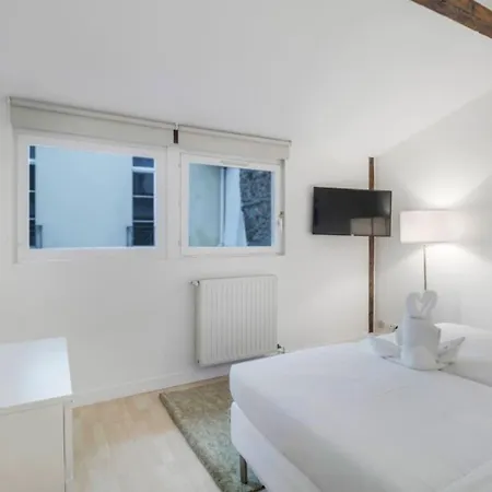 Superb Duplex Located On Rue Mouffetard דירה